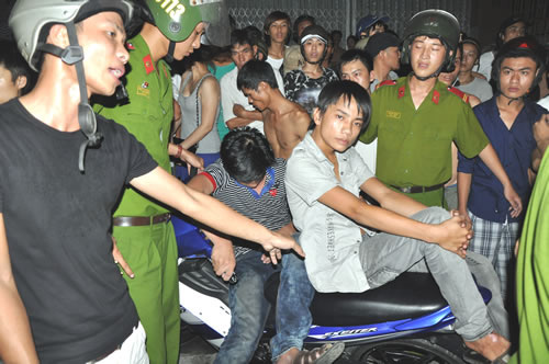 Vi phạm giao thông còn thách thức CSGT - 2