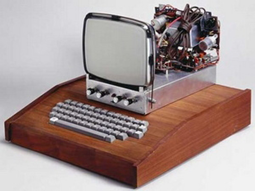 Chiếc máy tính “đồ cổ” của Apple giá 374.000 USD! - 1