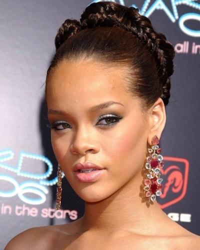 Rihanna và những đôi hoa tai "đáng thèm" - 15