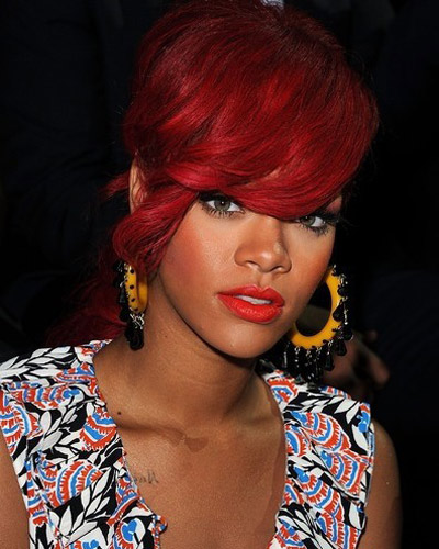 Rihanna và những đôi hoa tai "đáng thèm" - 18