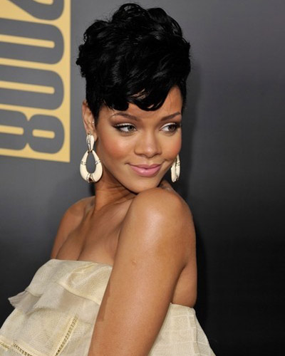 Rihanna và những đôi hoa tai "đáng thèm" - 9