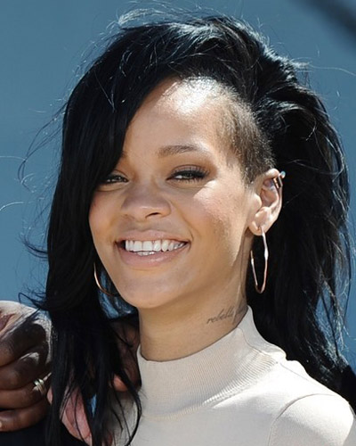 Rihanna và những đôi hoa tai "đáng thèm" - 11