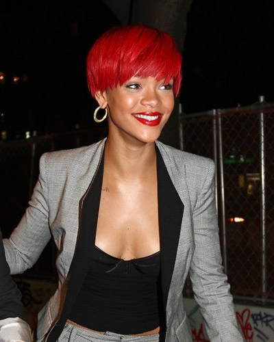 Rihanna và những đôi hoa tai "đáng thèm" - 17