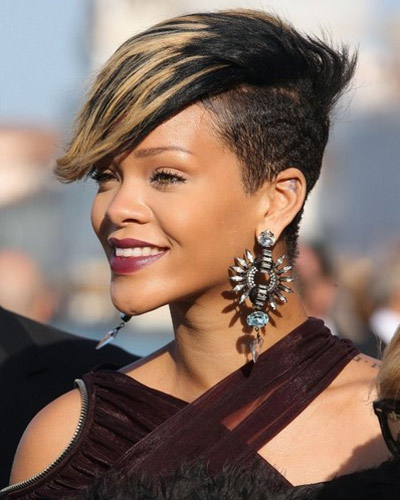 Rihanna và những đôi hoa tai "đáng thèm" - 21