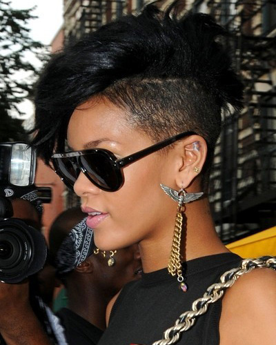 Rihanna và những đôi hoa tai "đáng thèm" - 4