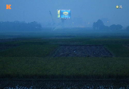 Người Hà Nội ngộp thở vì khói rơm rạ - 11