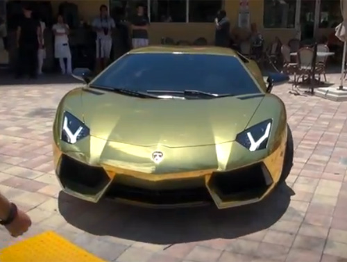 Lamborghini Aventador mạ vàng đầu tiên - 1
