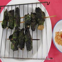 Ẩm thực - Nấm mối cuốn lá lốt nướng ngon đúng điệu