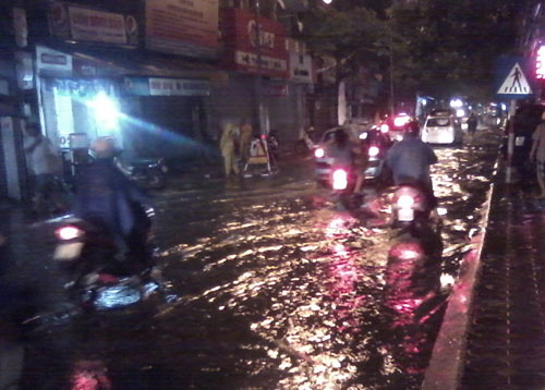 Hà Nội hễ mưa là... lội - 2
