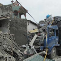 Tin tức trong ngày - Xe tải húc sập 3 ngôi nhà, 1 người chết