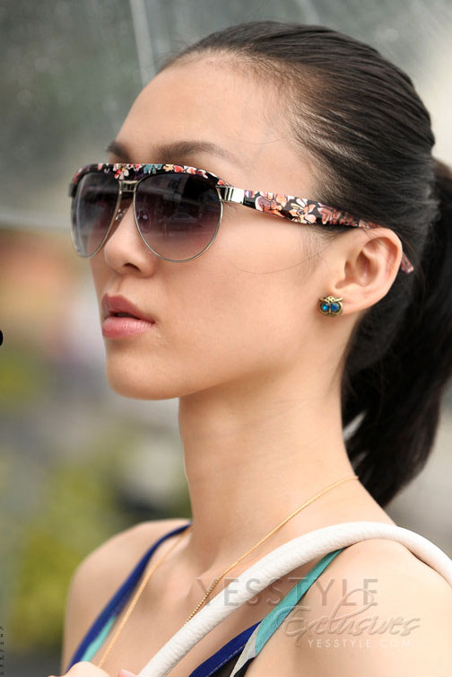 Xu hướng gọng kính họa tiết sành điệu! - 3