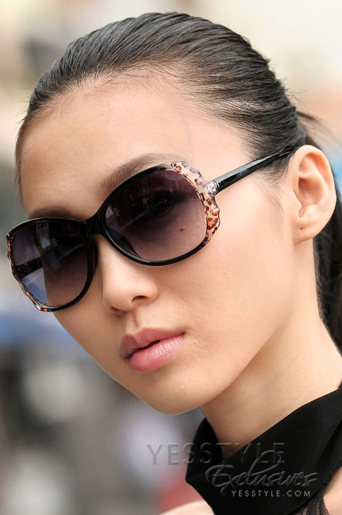 Xu hướng gọng kính họa tiết sành điệu! - 16