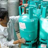 Thị trường - Tiêu dùng - Giá gas tăng 11.000 đồng/bình 12 kg