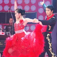 Ca nhạc - MTV - Ngôi nhà âm nhạc: Giám khảo, MC "đuối" như nhau