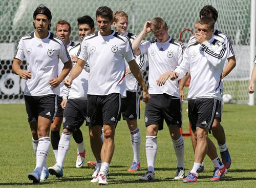 1h45, Đức – Hy Lạp: Khó cản “xe tăng” - 2