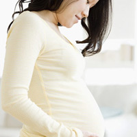 Tin tức trong ngày - TQ: Bắt chồng trả tiền mang thai, cho con bú