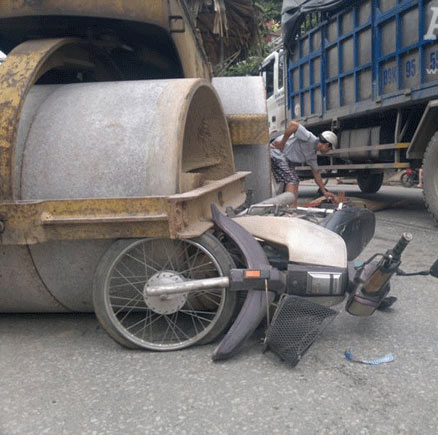 Bị chính xe tải của mình cán chết tại chỗ - 2