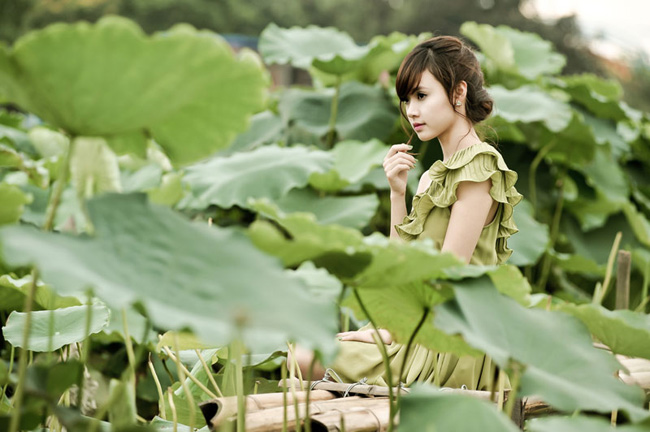 Hot girl Sài Thành mới đây đã gây sức nóng với vai nữ hiệp xinh đẹp Hoa Xuân trong tác  phẩm điện ảnh 'Thiên Mệnh Anh Hùng', chuyển thể từ tiểu thuyết dã sử  'Bức huyết thư' của nhà văn Bùi Anh Tấn.