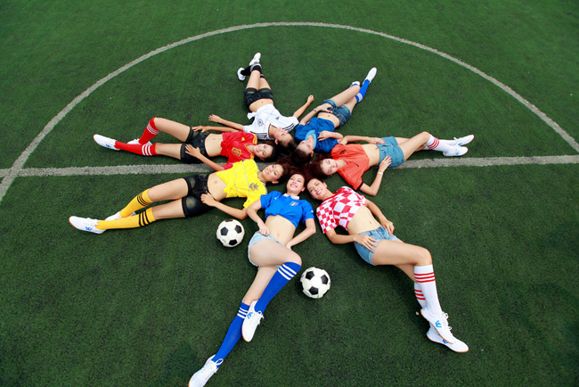  Chân dài Việt cùng nhau cổ vũ Euro 2012 đang diễn ra rất sôi động