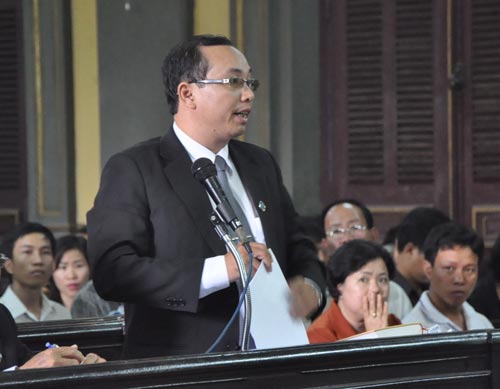 Bước chân nặng nề của mẹ nhà báo bị đốt - 2