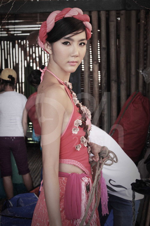 Ngọc Quyên khoe trọn lưng trần - 10