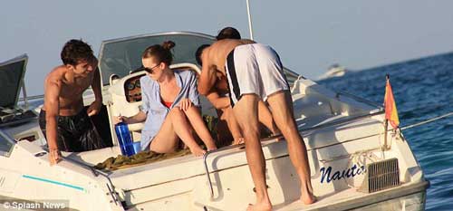 Nadal khởi động Wimbledon bên bạn gái - 2