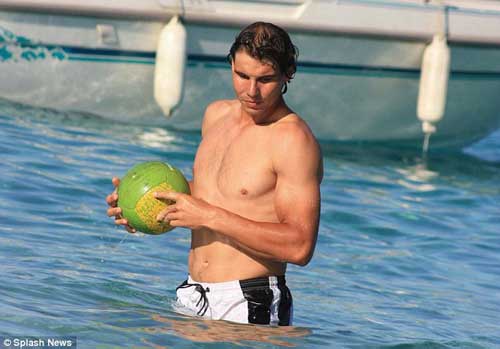 Nadal khởi động Wimbledon bên bạn gái - 3