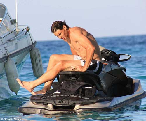 Nadal khởi động Wimbledon bên bạn gái - 4