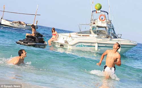 Nadal khởi động Wimbledon bên bạn gái - 5