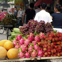 Thị trường - Tiêu dùng - Đổ xô mua trái cây cúng Tết Đoan ngọ