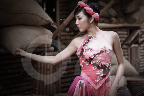 Ngọc Quyên khoe trọn lưng trần - 3