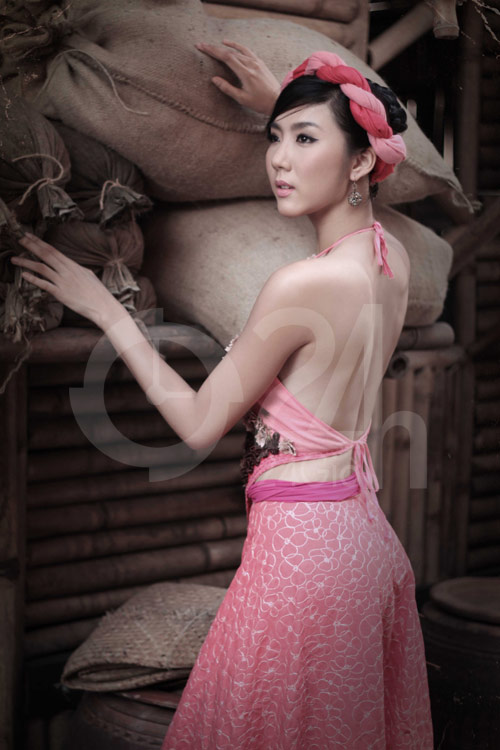 Ngọc Quyên khoe trọn lưng trần - 5