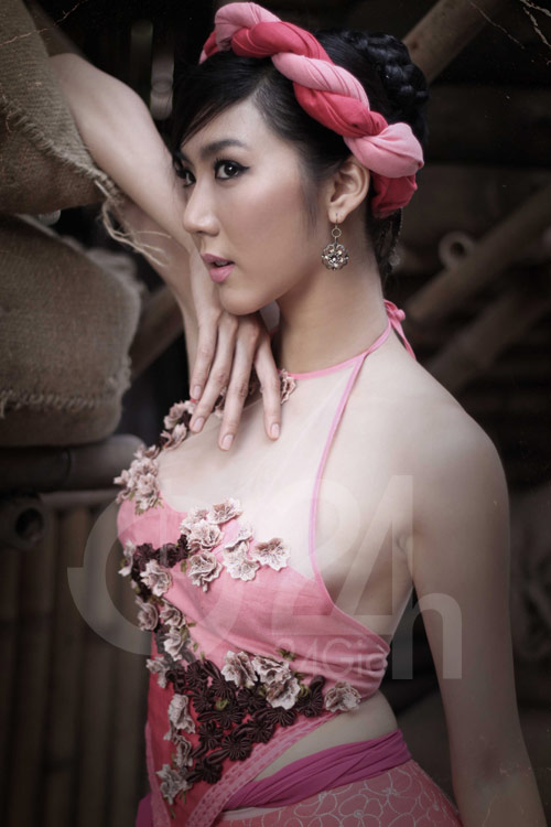 Ngọc Quyên khoe trọn lưng trần - 7