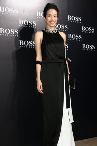 Thích Tiểu Long lén lút đón vợ sắp cưới - 15