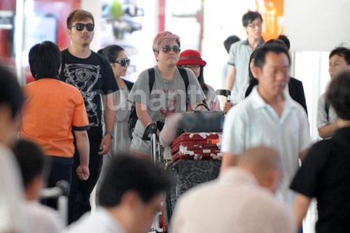 Thích Tiểu Long lén lút đón vợ sắp cưới - 4