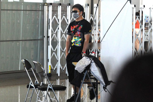 Thích Tiểu Long lén lút đón vợ sắp cưới - 5