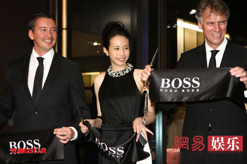 Thích Tiểu Long lén lút đón vợ sắp cưới - 16