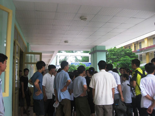 Sập xưởng may, nhiều người bị vùi lấp - 6