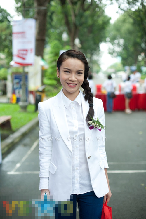 Vì sao người đẹp thích để tóc lệch vai? - 9