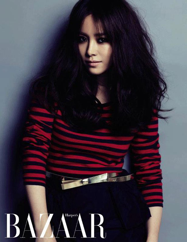 Người tình của Lee Gak chính là Park Ha, do nữ diễn viên Han Ji Min thủ vai. Cô cũng vừa có mặt trên tạp chí Bazaar số mới nhất với phong cách mới lạ.