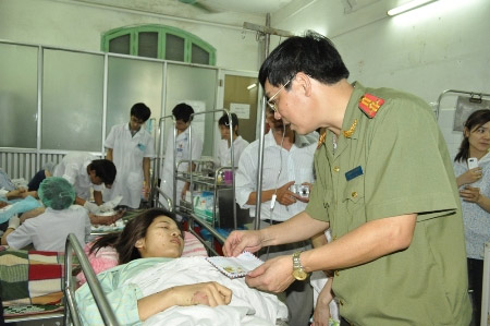 Hai anh em cướp vàng đối mặt 4 tội danh - 2