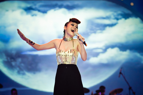 Ca sỹ Sao mai "oằn mình" hát rock - 20