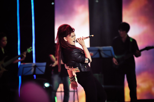 Ca sỹ Sao mai "oằn mình" hát rock - 15