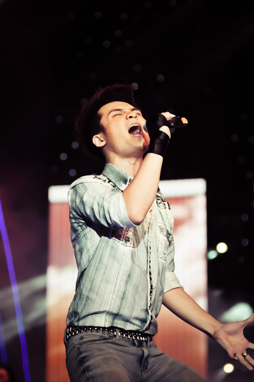 Ca sỹ Sao mai "oằn mình" hát rock - 19