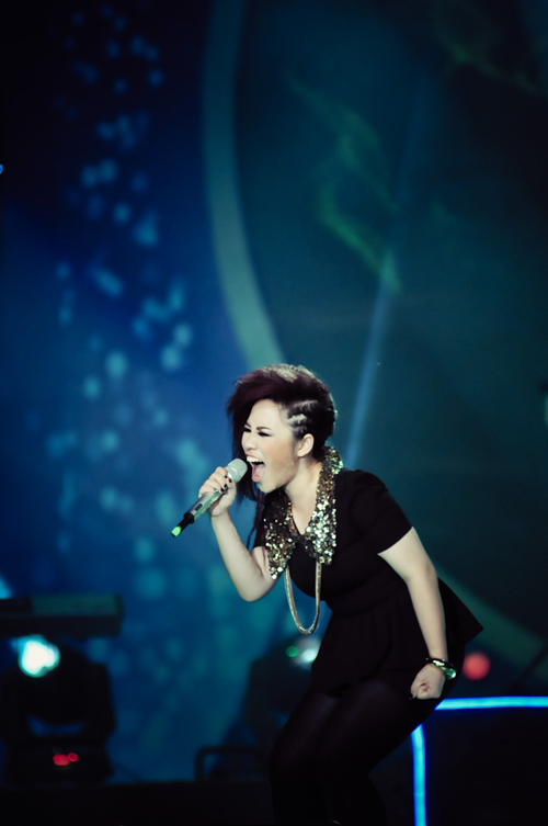Ca sỹ Sao mai "oằn mình" hát rock - 5