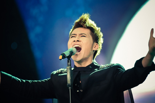 Ca sỹ Sao mai "oằn mình" hát rock - 8