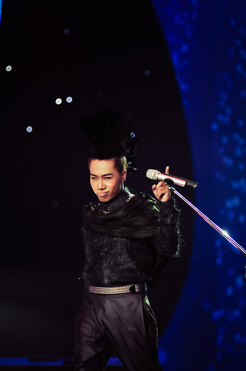 Ca sỹ Sao mai "oằn mình" hát rock - 3