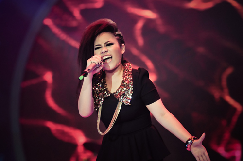 Ca sỹ Sao mai "oằn mình" hát rock - 6