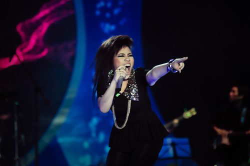 Ca sỹ Sao mai "oằn mình" hát rock - 7