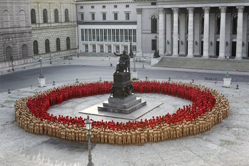 Hàng nghìn người khỏa thân, nhuộm cơ thể - 3